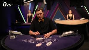 Pengguna Indonesia mengakses fitur Live Casino dewidewitoto dengan nyaman dari perangkat tablet